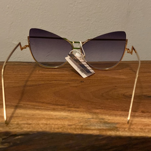 Sunglasses - Picture 4 of 6